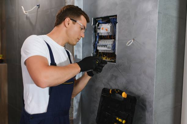 Best Emergency Electrical Repair  in Floresville, TX